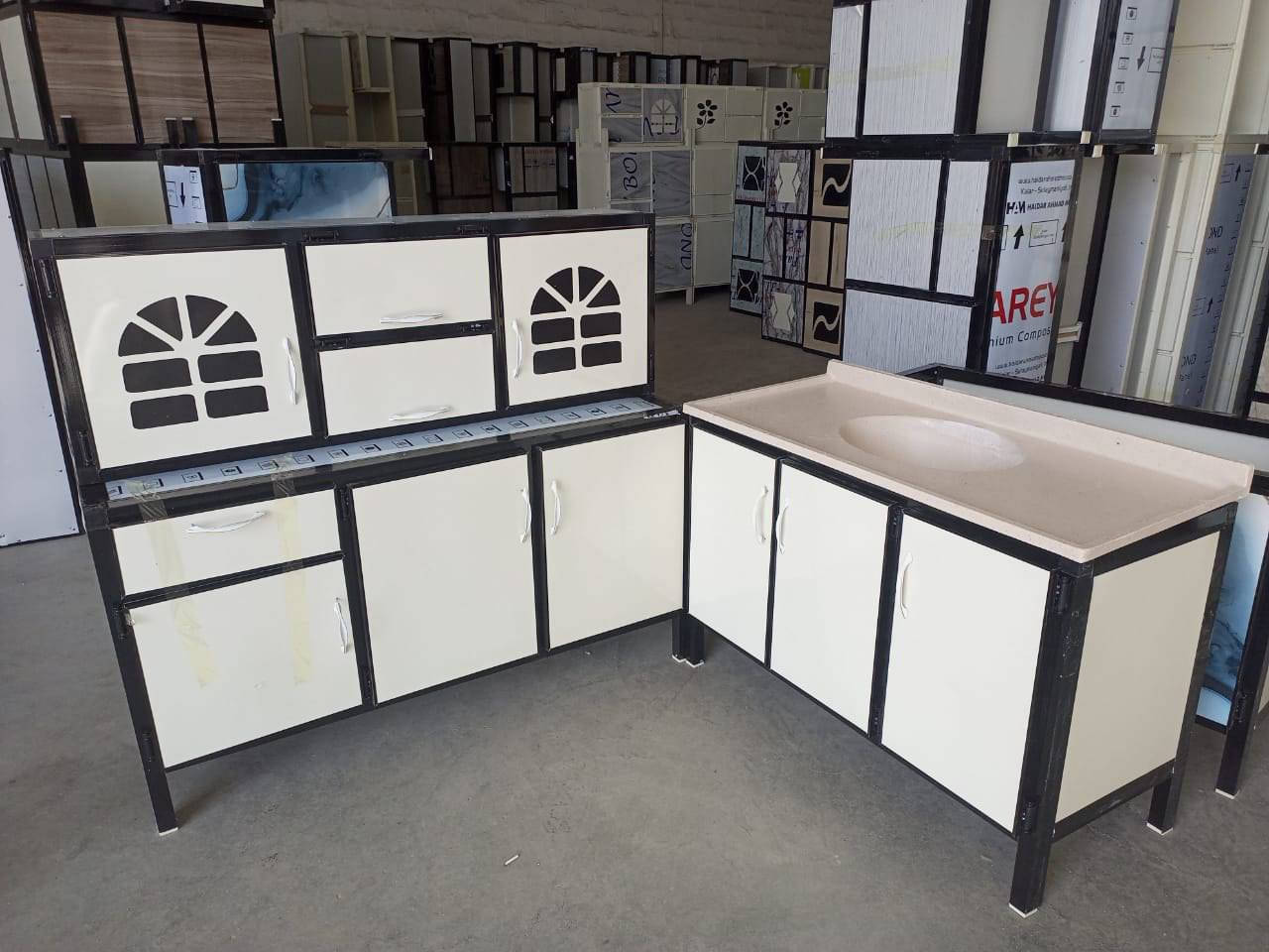 كاونتر مترونص  ارضي.وملحق مترونص
وسنك متر و 20 سم . 

السعر  195
.


**إذا كنت صاحب هذا الإعلان وتريد حذفه لأي سبب، رجاءا أرسل رسالة إلى الدعم الفني**