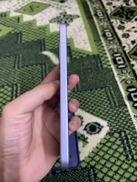 معروض للبيع هاتف ذكي مميز بحالة ممتازة. الجهاز يأتي بلون فضي مع تصميم ...