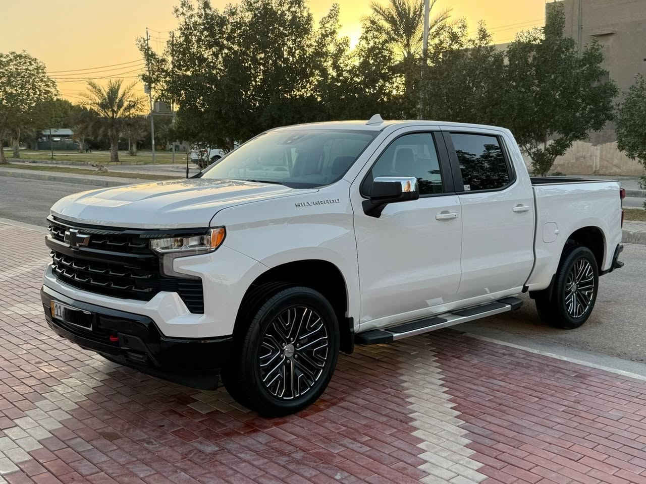 السلام عليكم
للبيع سلفرادو موديل 23 رقم بغداد بسمي تحويل وارد امريكي حادثهة حافه الجاملغ مكينه 8 سلندر 5300 فئه LT. مواصفاتهة دشبول جديد دجتال رادارات اماميه وخلفيه توقف ذاتي اوتو هولد انضمه قياده تحديد مسار سياقه اليه تشغيل عن بعد كامره شاشه كشنات تدفئه ستيرن هيتر باب طويل بدي كصير السياره حيل جديده واحله واجدد من الصور وعلئ ايدي وعليهة ادامه كامله كير مكينه حداديه تايرات دواخل كلشي بيهة مكفول عدا حادثهة للاستفسار *********** مكانهة كربلاء،  الشراي يتصل وبخدمته
