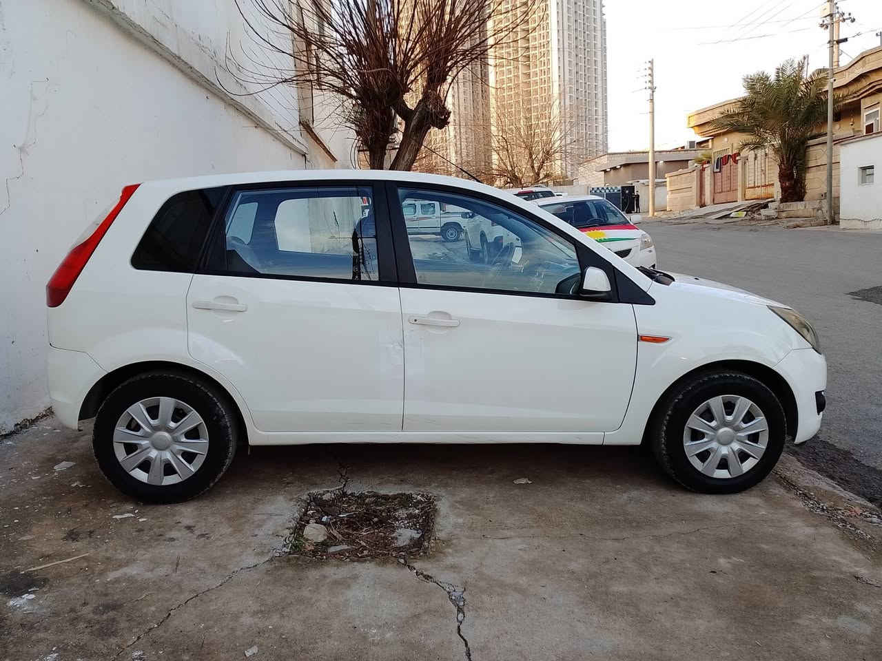 .                               بِسْمِ اللهِ الرَّحْمَنِ الرَّحِيْم
فۆرد فیگۆ : مۆدێل 2011

گێڕ ئۆتۆماتیک ، تەبرید ، سەنەوی و ژینگەو ڕێگانی هەتا 2028/6/5 تازەیە دوو پارچەو پەڵەیەکی بۆیاخە بێ ناوگرتن گێڕو مەکینەو تەبریدو بەناوکردن و غرامە هەمووی بە شەرتت
سعر٧٠گەڵا
ژمارەی تەلەفوون⁄ *********** 
***********
