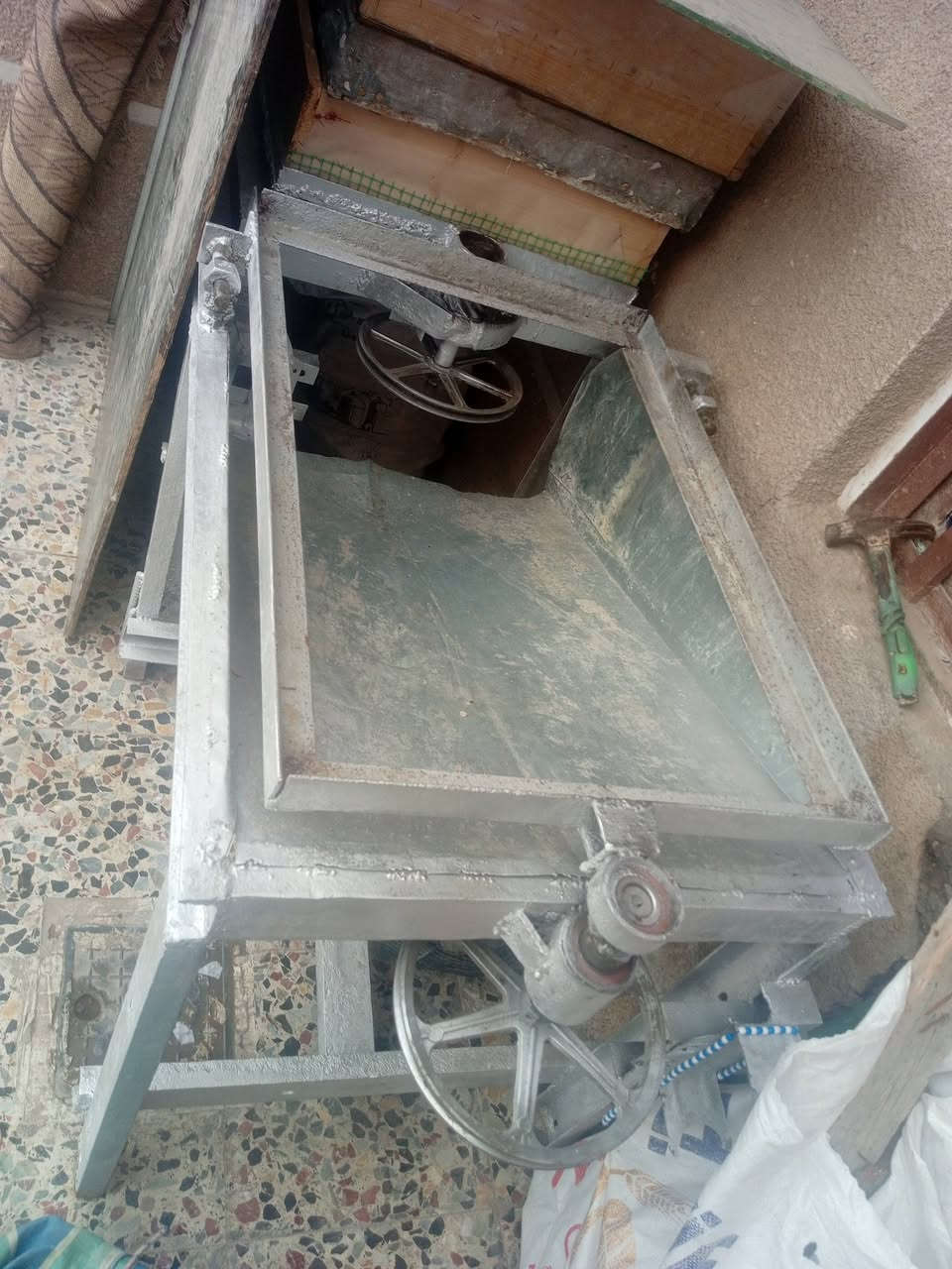 السلام عليكم هزاز وستان للبيع المكان بغداد
واتساب 
***********
