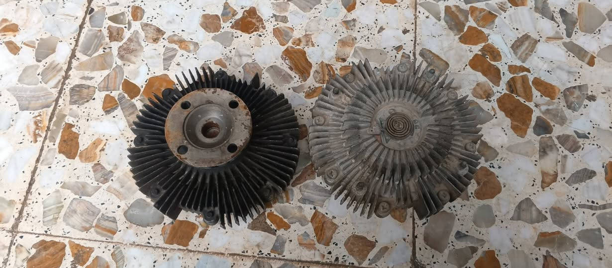 السلام عليكم شباب غراض كوستر سلف ودين مو مال حاويه ثنينهن 100 واتر بم 25 كلج مروحه 30 دكشن صالنصه كامل 75 تجوه مال باب السائق 35 قفل خشبه مال باب 30 الف  مكاني بغداد ولي بريد العينه والصينية هم موجودات عنه والفلاوين سعر 200 رقم الهاتف ***********
