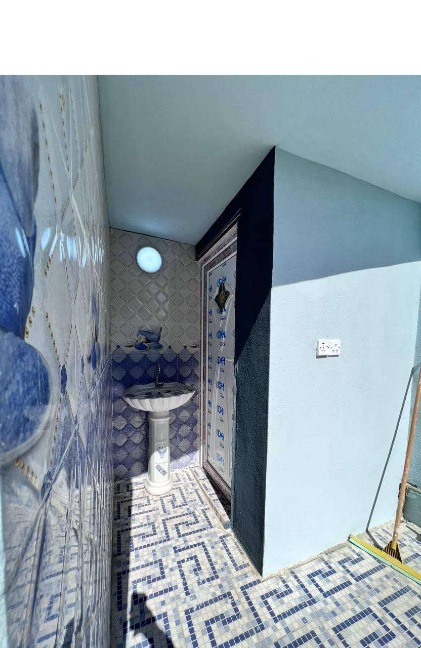 البيت اللبيع في حي سومر قرب مولدة الحديدي المساحه ١٠٠ متر طابق وغرفه وهول واستقبال مطبخ سند طابو السعر ٧٠ وبي مجال اللاستسفار *********** واتساب
*********** وتساب
