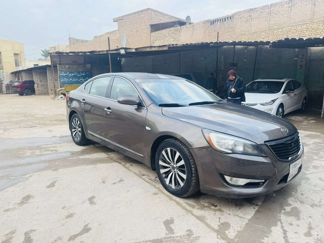 كيا كادنزة 2013 خليجي سيارة جديدة بيه طخةبلجاملغ الامامي والباقي كل مكفول مكينة 3500 مكينة وكير وحدادية وتبريد كل جديد رقم دهوك بسمنة تحويل وكالة السعر 87 رقمي *********** مكان السيارة حلة المركز
