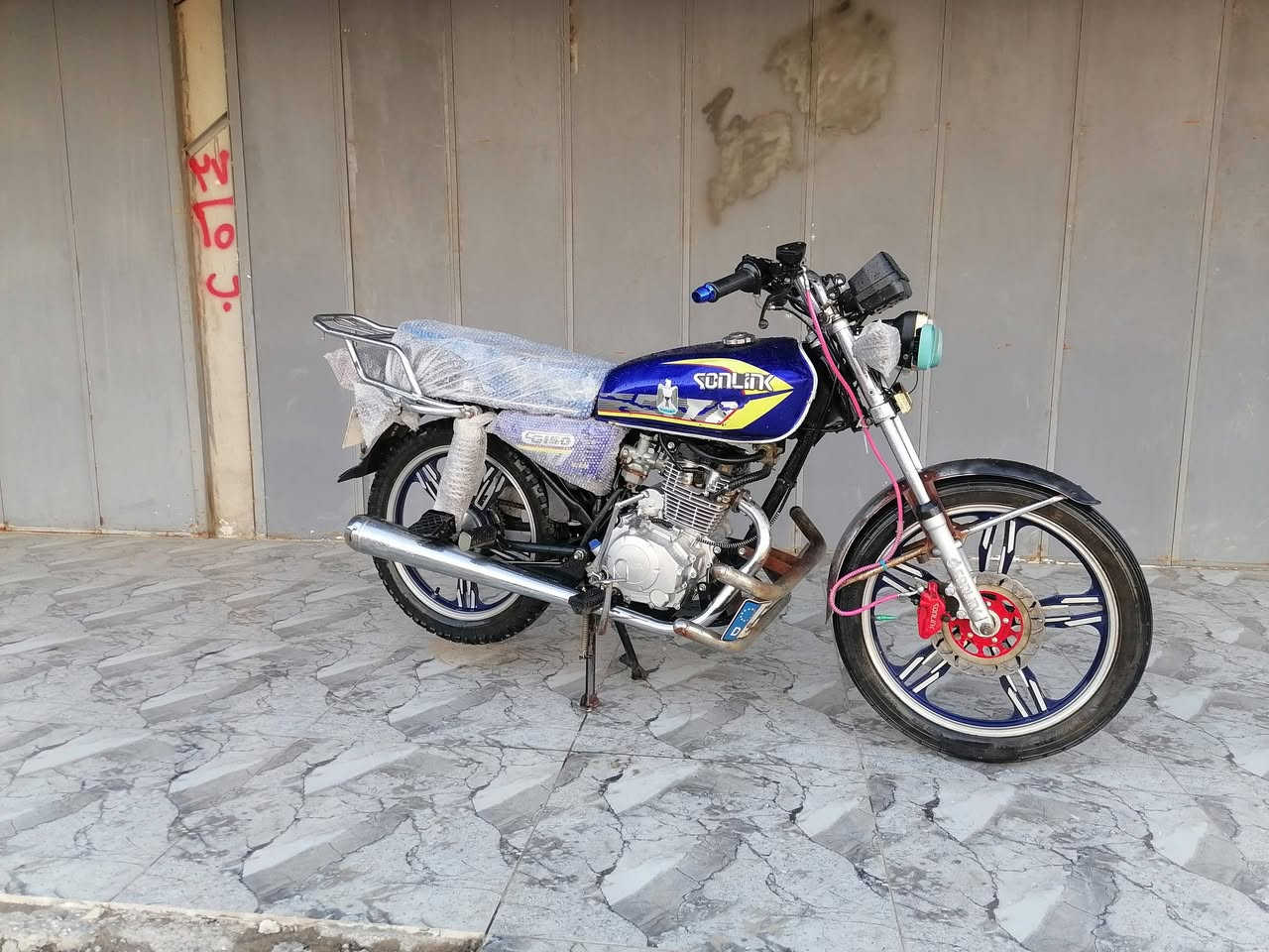 السلام عليكم
سيفان 23 وزن ثقيل  شرط»»»» للبيع 
الاصلي  باب اول0.1 نضافه فول»»» 
نشاط فول 🔥
طيران ✈️
محرك كيرشرط مامفتوح نعومه فول»»»» 
كهربائيات كلها شغاله درع امامي نشرات»»» 
 موطور مال جناي مامتعوب»»»» 
ملاحضه........ 
رجاءءء الموشراي لاتكسر بحلال ناس كلشي»»» 
 موجود بل سوك. 
السعر 450 وبي مجال بيع مستعجل 
الاتصال 0771751915»»»»
             ***********»»» 
المكان بيجي.
