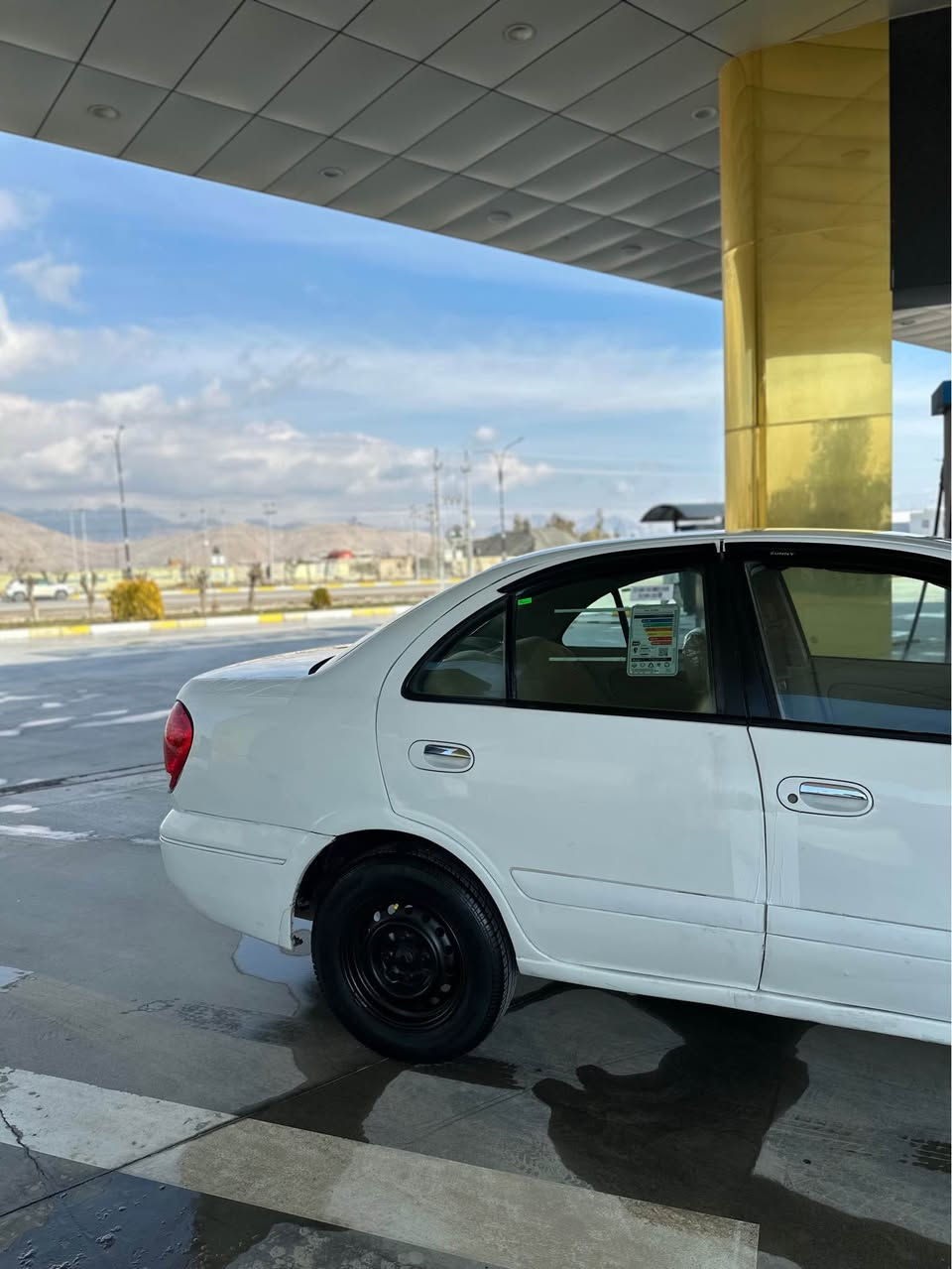 نیسان سەنی مۆدیل ٢٠٠٩ یابانی 
سەیارەکی زۆر پاک و خاون و جوان و توند و تۆڵە ناو زەرد
چوار جام کارەبا 
سەیارەکە دوو پارچە و نیوو بۆیاخە
گیر تۆماتیک گیر و مەکینە بەشەرت چوار تایە و ویل لۆکی لەژێرە سەیارەکە زۆر جوان و پاکە دینارەک مەسرەفی تیدانیە
رەقەم سەنەوی تا ٢٠٢٩ تازە 
 سەیارەکە زۆر جوانە و نیە 
بەشەرتی تحویل و خرامە
ناونشان ڕانیە
فایبەر وەتس ئەپ
*********** رانية, السليمانية
