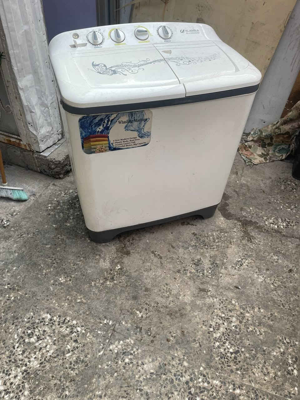 غساله جديداستعمال قليل. مثل واضاحة بل صور. بغداد حي اور. يم سنتر حي اور   يوجد توصيل ولد. جيرانة يوصل  

سعر 125 
***********
