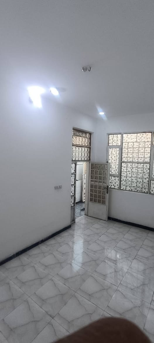 دار سكن للبيع المساحه 100م
البناء كونكويت حديث 
حي الامين الثاني يم سنتر الؤ الؤ
غرف نوم 
وصاله وستقبال ومطبخ وصحيات 
السعر 90 بي مجال 
اتصل على رقم 
***********
