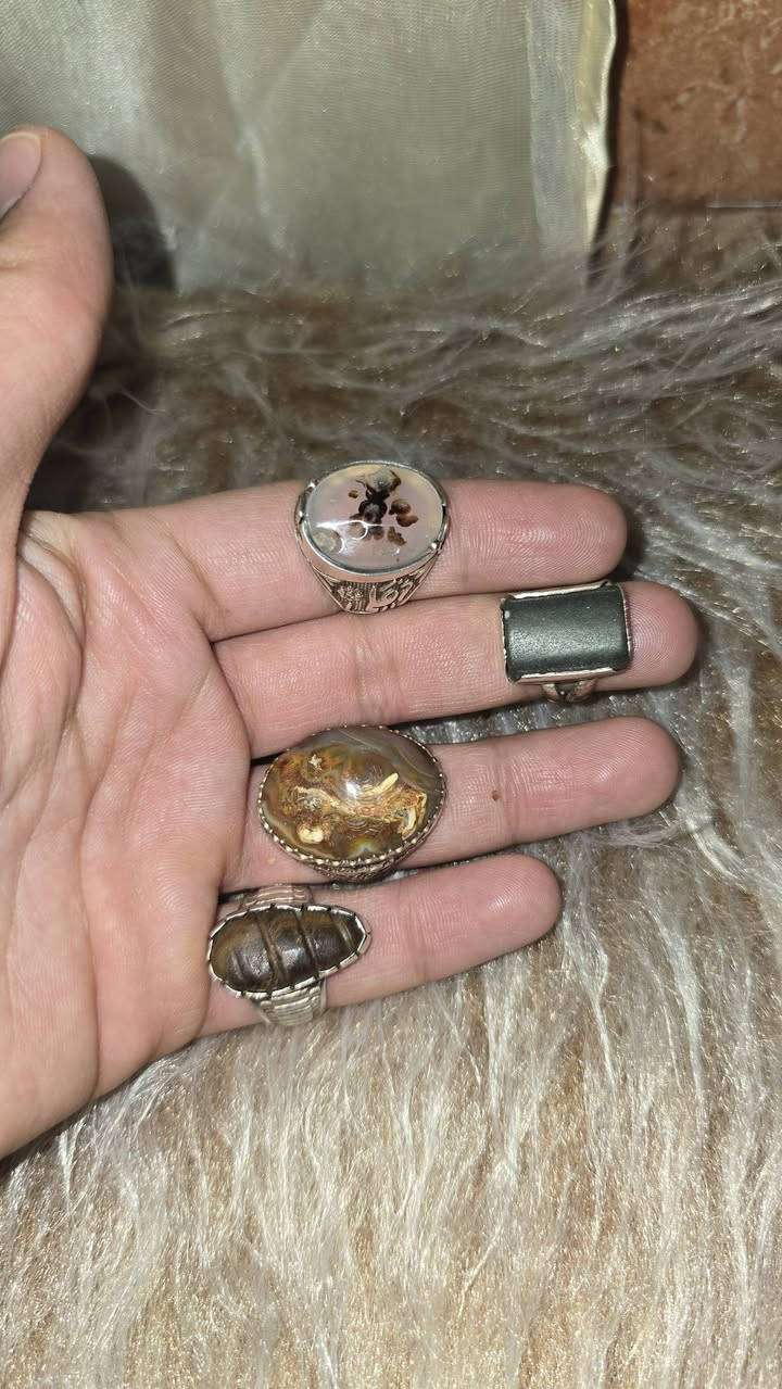 محابس كلة اصلي وقديمة وصياغات يدوية كلمن وسعره لبيع مكاني نجف ***********
