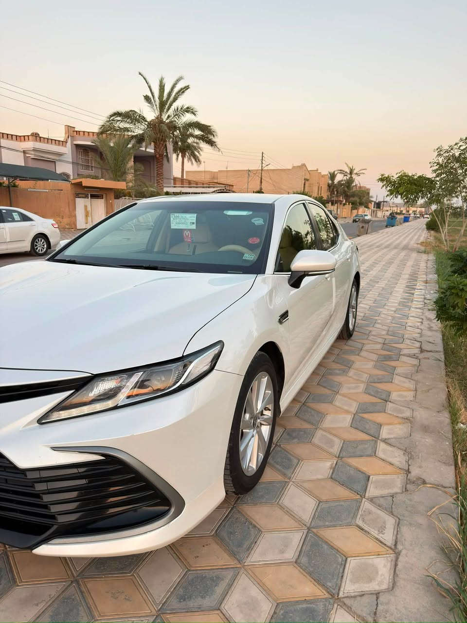 السلام عليكم للبيع كامري خليجي بانزين فقط موديل 24 مواصفات le سيارة مكفولة صبغ وبارد سيارة جاهزة بدون نقص ماشية 105 مكانها تكريت شرط التحويل والغرامات عارضها 220 وبيها مجال ***********
