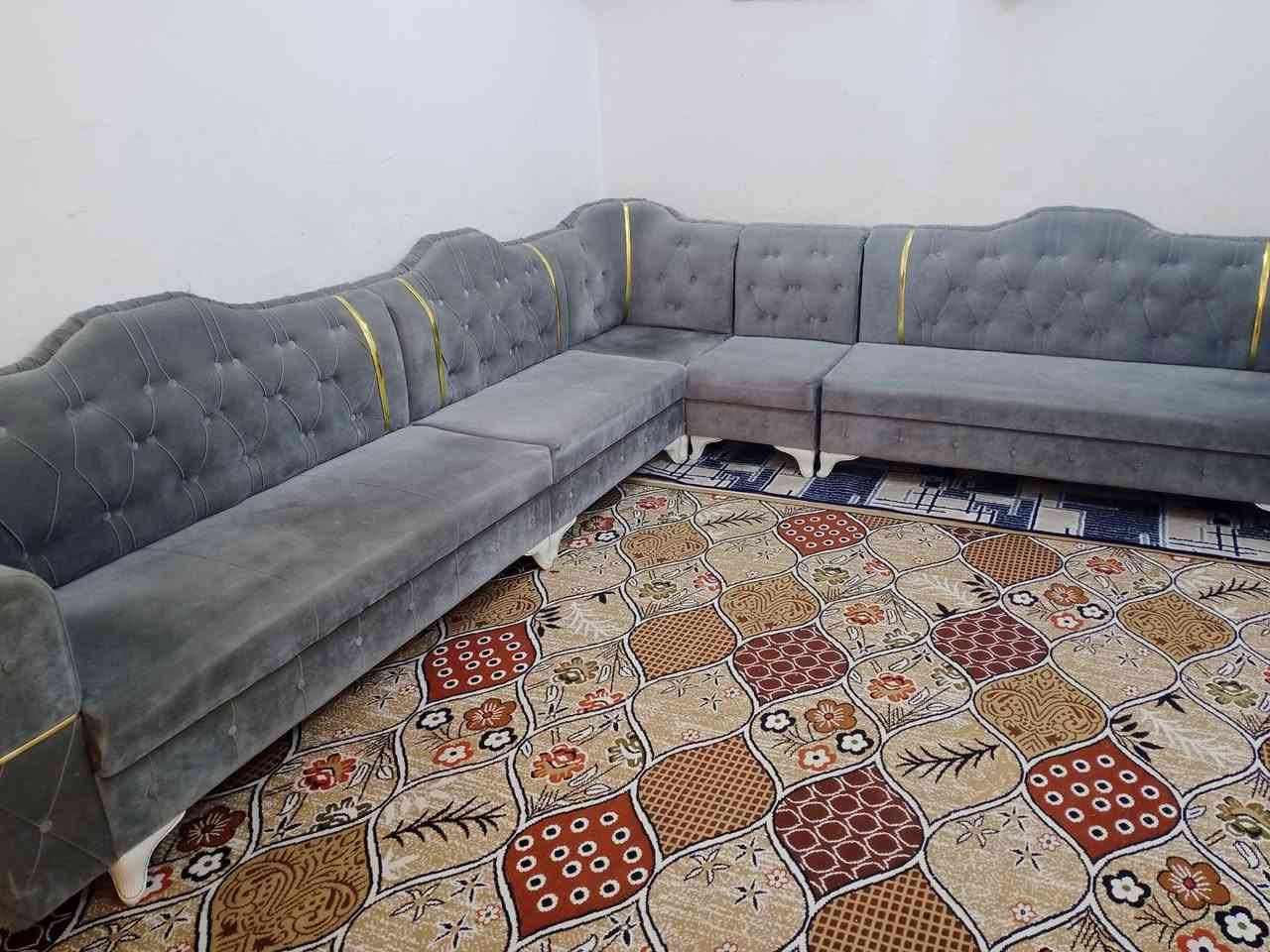 ديوان 10مقاعد تسكام وقوي ثكيل تكمه شرط تسكام بلوك اسود جديد كلش اي ضررمابي نضيف جد سعره 260يوجد توصيل داخل كربلاء ***********
