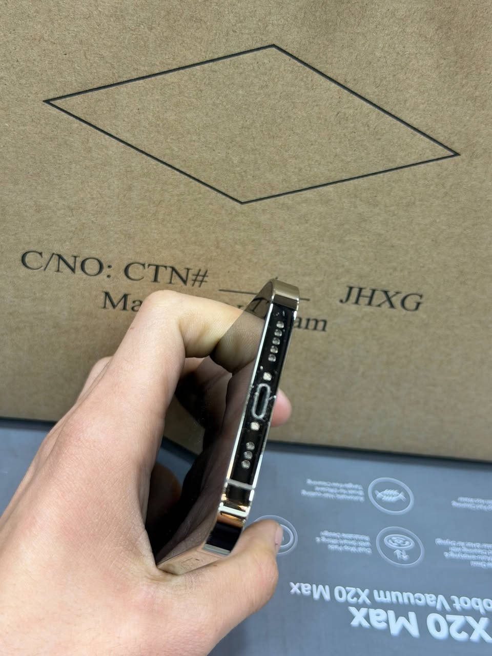 12 برو
ذاكره 128 بطاريه 79 ممفتوح 
ب350 الف مكاني بغداد البنوك
***********
