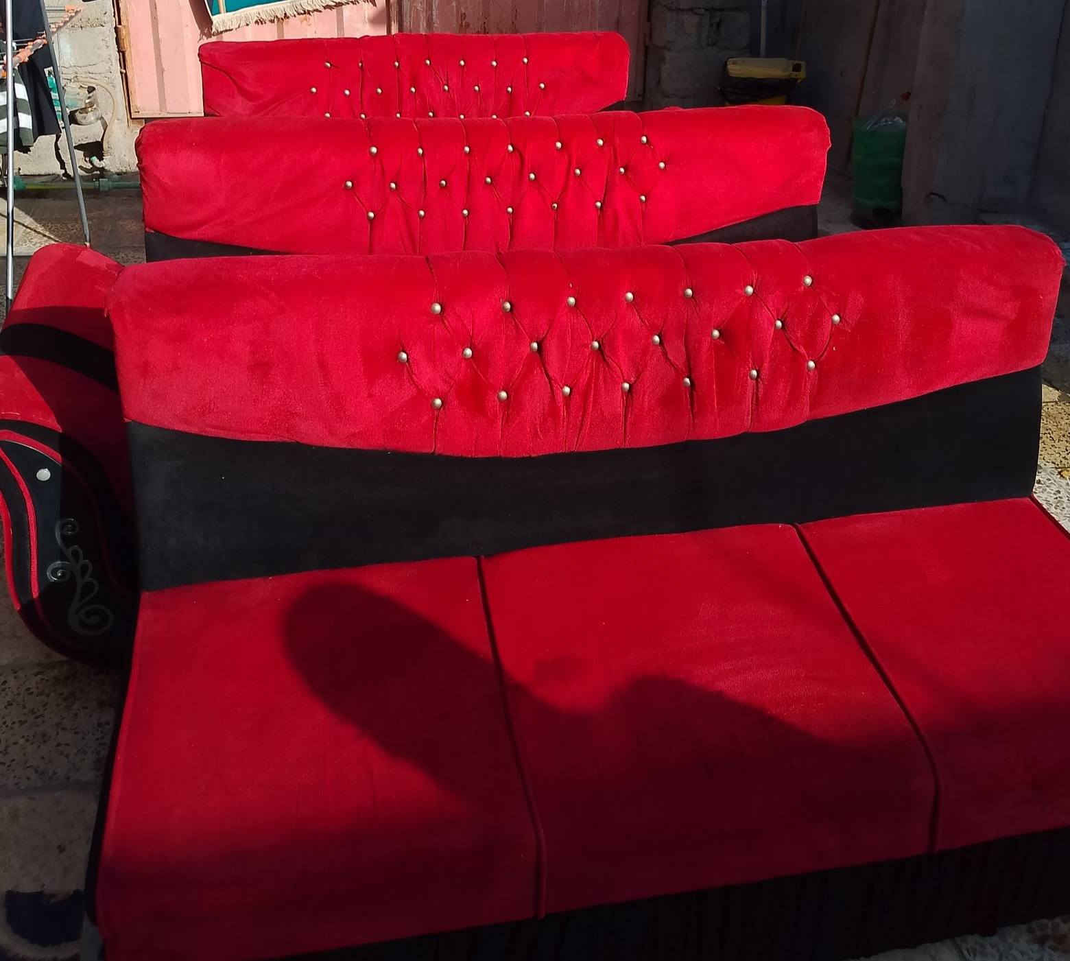 للبيع تخم 8قطع لون احمر واسواد نضيف سعر 100الف وبي مجال الاستفسار ***********
