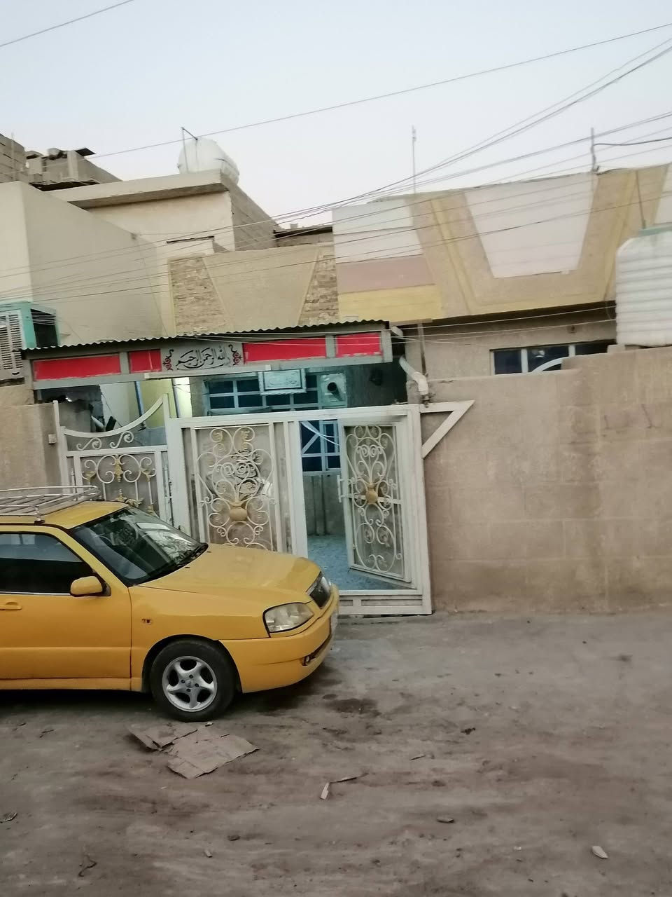 بيت للبيع زراعي الزعفرانية الزوراء مقابل مول الجوهرة فرع محلات القمة المساحة ١٥٠م طابق ونص قريب على الشارع العام الشارع تبليط للاتصال *********** وابيع نصف البيت
