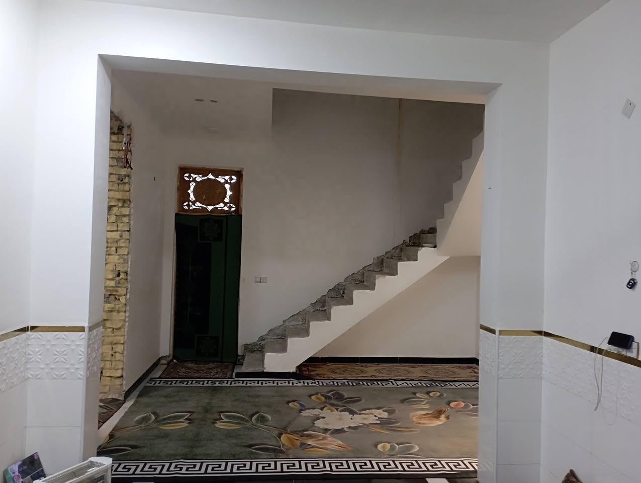 السلام عليكم بيوت عدد عدد عدد 2 للبيع
العنوان حله قرب العلوية شريفه بنت الحسن ع 
مساحه البيت الواحد 168
البيت الاول يحتوي ع 
صاله.... كندور.... مطبخ.... مجمع صحيات.... مانور 
غرفه.... حديقه....مجمع صحيات خارجي 

مساحه البيت الثاني 168 
يحتوي البيت الثاني
صاله.... كندور.... مطبخ.... مجمع صحيات.... مانور 
غرفه عدد 2 
 حديقه....مجمع صحيات خارجي 
علمن كل بيت مفصول عن الاخر 
من ناحيه الصب والخريطه 
الماء وحد والكهرباء وحد ومولده شارع كل بيت وحد 
سنه البناء 2024  عرض الشارع 8 متر 
سعر البيت الواحد 75 
سند 25 تحويل مباشر


**إذا كنت صاحب هذا الإعلان وتريد حذفه لأي سبب، رجاءا أرسل رسالة إلى الدعم الفني**