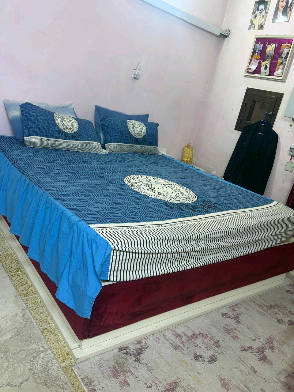 
ما هو نوع الخشب المستخدم في التصنيع؟: 
تركي
أين يقع الغرض بالضبط لسهولة التوصيل؟: 
حي تونس
هل بإمكانك توفير خدمة النقل؟: 
لا
هل هناك أي آثار استعمال أو أضرار في القطع؟: 
قليل جدا ..ضهر الجربايه موجود