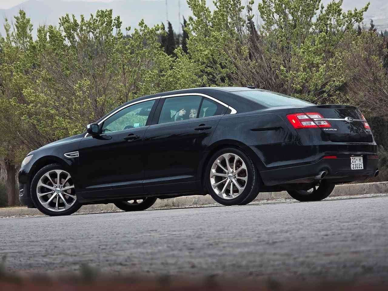 Ford Taurus 2013 Limited
تەنها بۆنیتی بۆیاخە 
مەکینەی نەکراوەتەوە
بە ناوی خۆمانەوەیە بەیانی تحویلی بکە 
مواسەفاتەکان:
سێ شاشەیە و شەغالە
تحدید سرعە
کوشنەکانی کارەبا و خەزن و هیتەر
ئاوێنەکانی فۆتۆیە و خەزنە و هیتەر
حاسە و کامێرا
ناوی فۆرمیکایە 
ویلی کرۆم
مەکینە 3.5
نرخ بلاش بلاش تەنها (( ١٠٥ ))
***********
