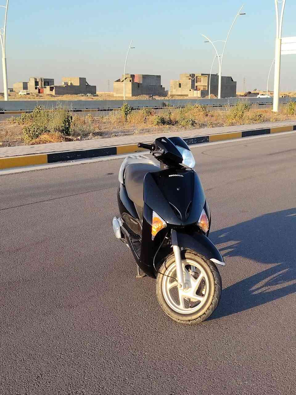 السلام عليكم 
ليدي حديث للبيع 
بيع فقط ب 750 وبي مجال شي قليل 
نضافه بل 100/100
لايت زنون كله شغال 
الاتصال عل هاذه الرقم ***********
