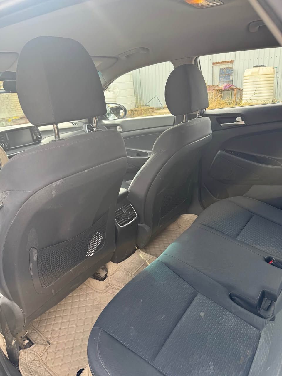 🚗 للبيع: توسان 2019 وارد أمريكي

✔️ الموديل: 2019  
✔️ النوع: Hyundai Tucson  
✔️ اللون: أبيض 🤍  
✔️ المحرك: GDI  
✔️ الممشى: 91 ألف كم  
✔️ وارد: أمريكي  
✔️ الحالة: حادث سابق (الجام الأمامي الأيمن + جزء من البنيد)  

✔️ المواصفات:
• شاشة  
• حساسات  

✔️ التسجيل: رقم بابل باسمي  

💰 السعر: 165 ورقة (قابل للتفاوض للجادين)

📞 للتواصل: ***********  

السيارة بحالة جيدة للاستخدام اليومي، والفحص متاح المحاويل, بابل
