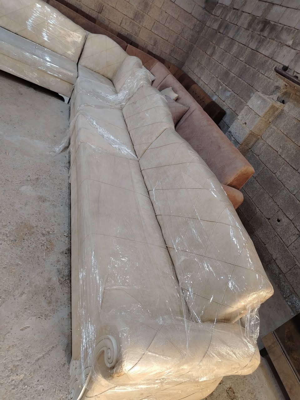 غراض مستعمل نظيف اخو الجديد العنوان مياح على طريق أمام ويس ***********
