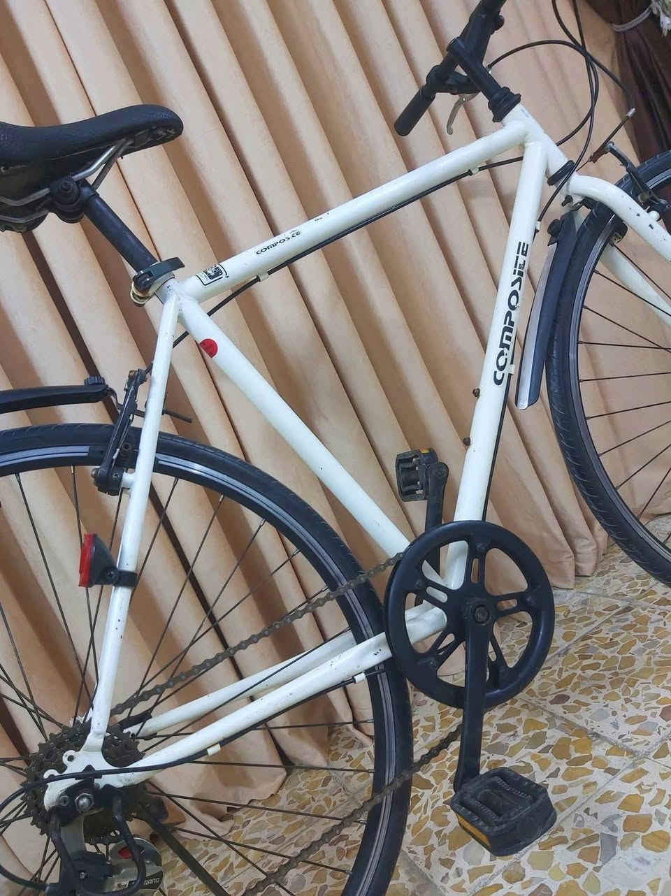 دراجة نوع 700c ماركة COMPOSIFE ياباني وضع رمبة نظافة 95/% اخت الجديد 

السعر 100الف وبي مجال 

((العنوان/بغداد/البلديات)) رقم الهاتف ***********
