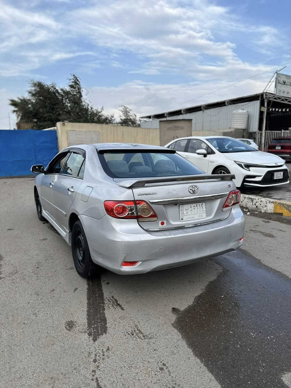 سلام عليكم كورلا 2009 سياره كلش نضيفه وبلاديه 
على وضع الشركه بيها كم قطعه جارده 
كير مكينه صدر تبريد تخم تاير كله جديد 
مكان السياره بغداد البنوك سعر السياره 98 
***********
