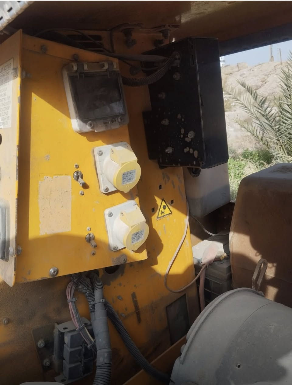 للبيع مولده 8 كي في حجم المحرك 1105 مع بلاجكتورات 4 بلادي على وضع الشركه ت ***********
