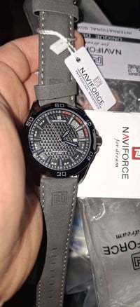 ساعة يد • للبيع