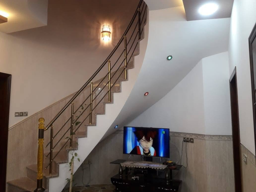 عروض مكتب اساور للعقارات
دار للبيع في حي الصديق الاولى

200 متر واجهه 10 ركن على شارعين تبليط

شروق تام

بناء حديث

موقع مميز جدا قريب من سايدين الجامعه

المربع الاول

6 غرف نوم واستقبال ومطبخ وصحيات بالطابقين وبيتونه وكراج

شرط التحويل

سند طابو الزهور

بناء فول درجه اولى

لمعرفه السعر اكتب تم ليصلك على الخاص

للاستفسار زياره المكتب سايدين البحرين مقابل مطعم احمد الحاج صلاح

***********

***********
