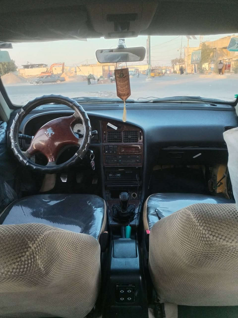 السلام عليكم بيجو بارس 15 
السياره خير من الله بيه فقط بخشم البنيد كد شبر فقط 
كير مكينه حداديه طخم تاير جديد كله مكفول 
العنوان بغداد كفائات العبيدي 
السعر 46 بيه مجال 
***********
