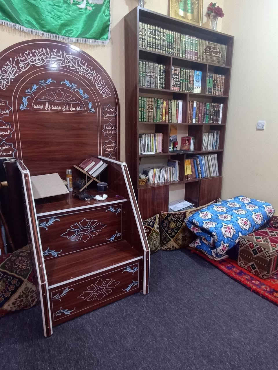 السلام عليكم ورحمه الله
مكتبة جدا راقية ومرتبة للبيع 
مع المنبر شغل درجة اولى للبيع 
السعر 800 الف

*********** وات ساب
