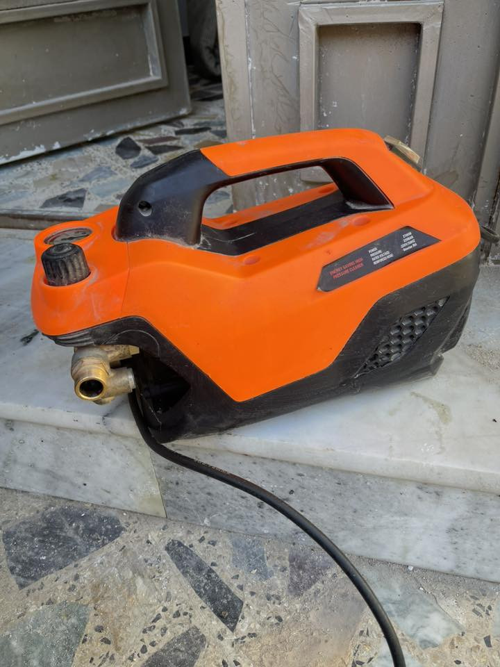 فارة غسل سيارت للبيع 
قليل مستخدمة 
سعر 75 
***********
