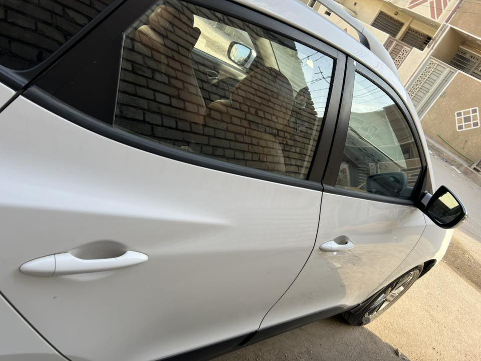 توسان 2015 بأسمي
رقم بصره انكليزي 
بيها جاملغ و باب تبديل بدون دواخل 
مكينة كير تبريد ع الشركه 
133 و بيها مجال قليل ***********
