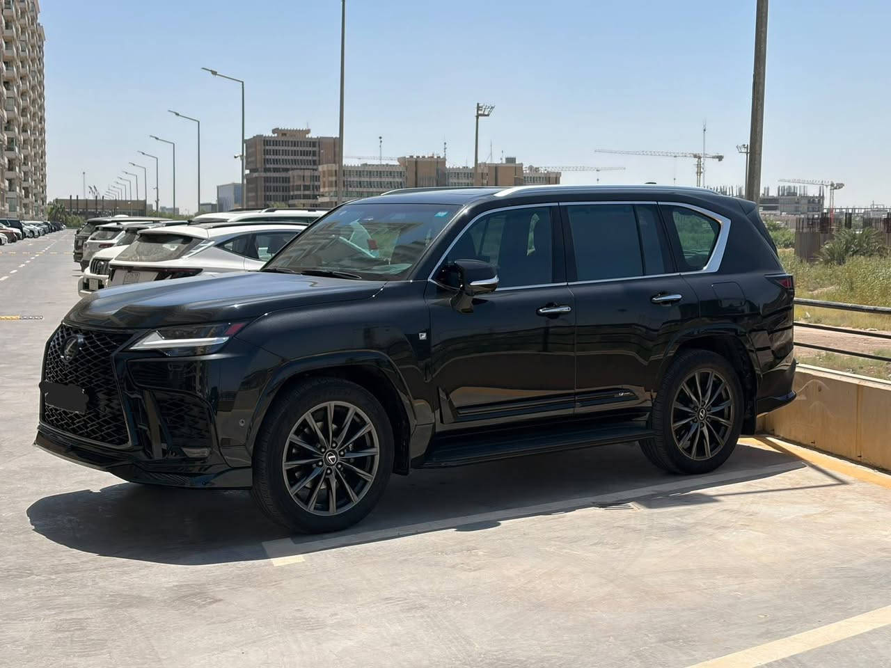 لكزز 2025
Lx 700h 
ماشية 7000km
مغلفه ppf 
F sport وكالة ساز 

افول شي بكل الللكزز
السعر 235 مليون وبيها مجال بسيط
للأتصال:***********
