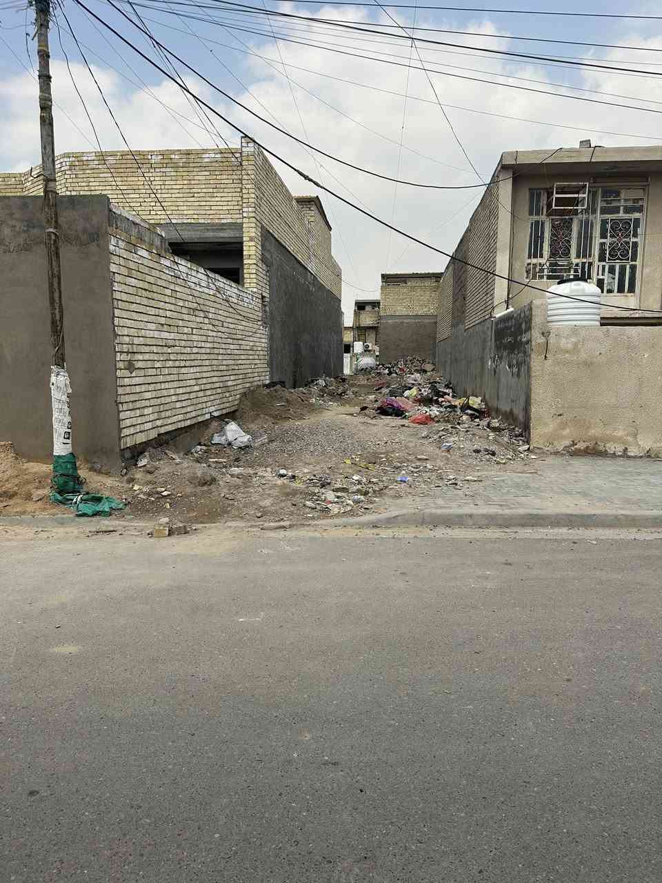 سلام عليكم قطعة أرض للبيع في حي السفير المساحة 125 واجهة 5 ونزال 25 جاريلهة مي ومجاري كاملة السعر 56 التواصل ***********
