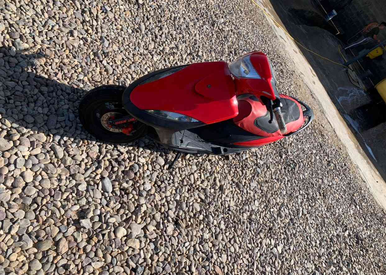 السلام عليكم
دراجه ماكس عدله
حاويه بلاديه نضيفه كلش 
بوشه 49 تمشي 120 
معدلها 100
دشبول اشاير هورن 
كهربائيات كله شغال 
نكره سلف 
كابريته شرط جديده 
شيال كامل جديد 
دراجه نضيفه كلش 
مبدللها بس ولفات  
دراجه كهربائيات كلها شغاله مابيها اي نقص 
دراجه كلش نضيفه او جديده سعرها :
450مجالها بسيط حك الجيه 
مكاني كربلاء /الحسينيه /منطقه الامام عون (ع)
رقمي :***********
نقصها فقط باتري
