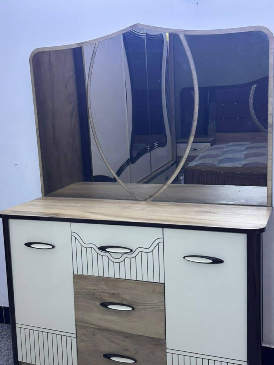 غرفه  مليون وبيها مجال  البياع شارع 11رقم تليفون خابرو عليه ***********
