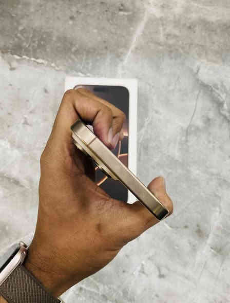 السلام عليكم 
16pro max 
ذكرته 256 
بطاريته 100‎%‎ عدد دورات شحن 79 
شريحه وحدة 
جهاز مستخدم شي قليل 
نظافته 100‎%‎ 
جهاز مكفول كفاله عامه 
ملحقاته كامله 
السعر 1400
مكاني كربلاء بحي السلام 
تواصل مع رقم تالي متواجد واتساب 
‭***********
