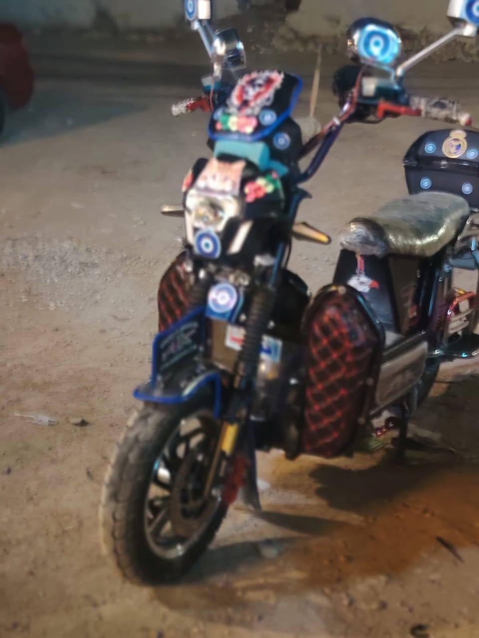 السلام عليكم دراجه شحن لبيع موديل 2025 بطاريات فول عل فحص لايتات كهربائيات كله شغاله  هورن سماعات بلوتوث كلشي شغال صندق تشغيل عن بعد بصمه بل سكان دبل اشاره
الاتصال عل الرقم 

***********
