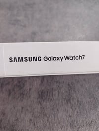 تأتي الساعة بمعالج جديد قوي بدقة 3 نانومتر. تتميز بنظام GPS ثنائي التر...