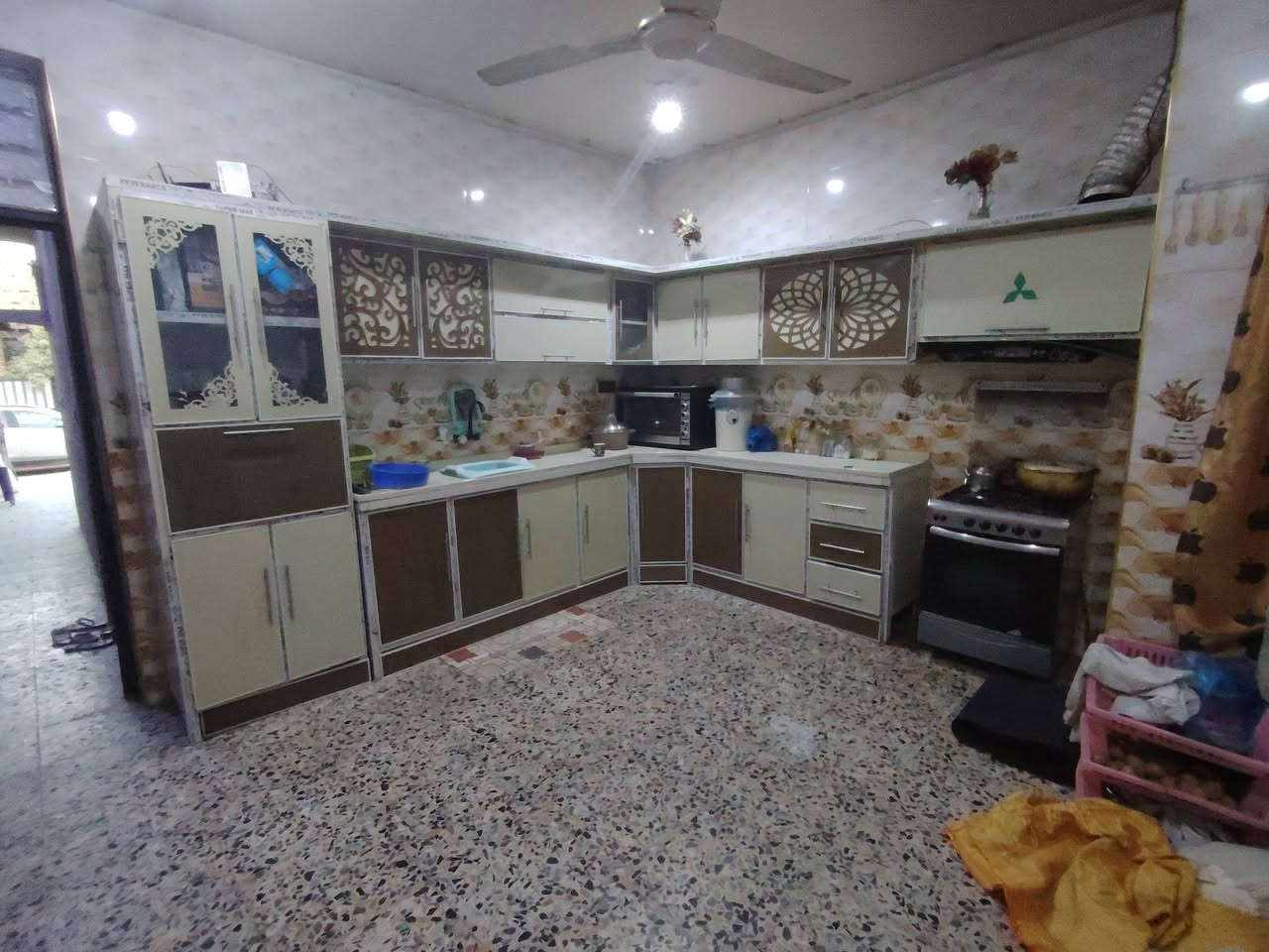 كاونتر المنيوم تسكام شغل ثقيل يتحمل أوزان داخله 
 الأبواب مبطنه بليت مليم لاستعمال أشهر قليله يعني جديد حرفيا
سبب البيع انتقال البيت جديد سعر مناسب جدا
 الاستفسار أكثر لاتصال
***********
غير متواجد ع الصفحه اتصال فقط
