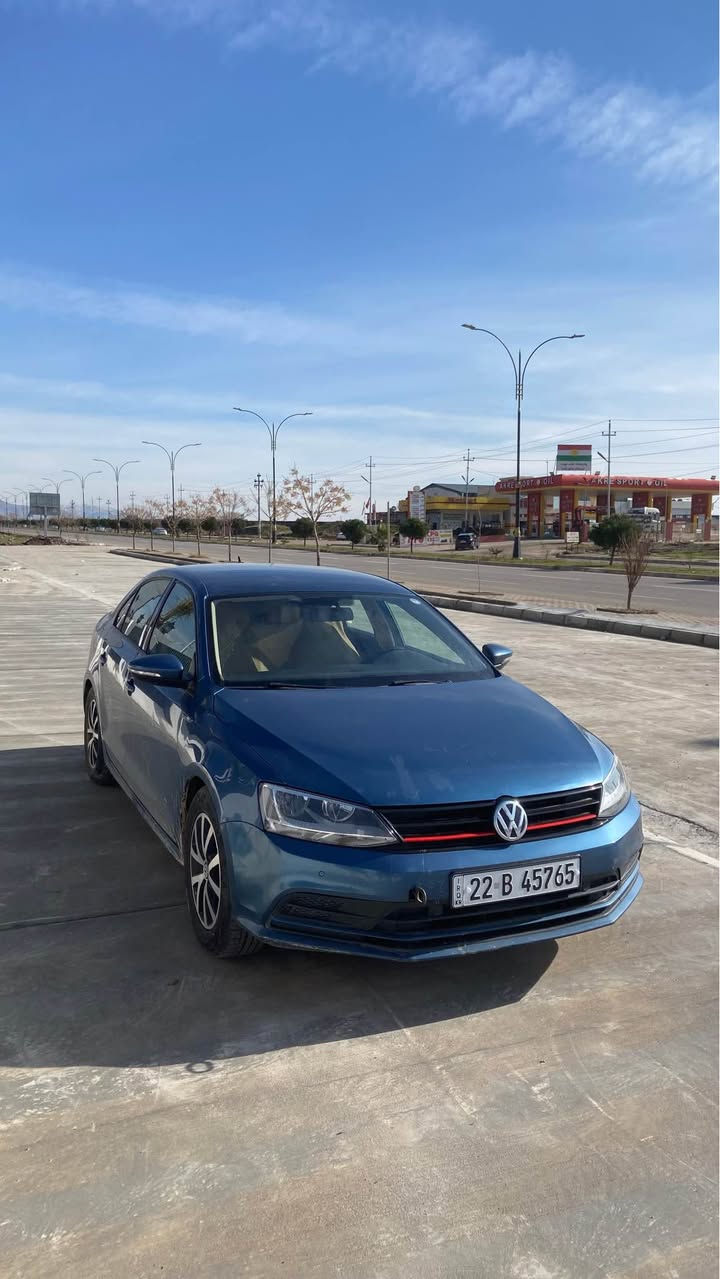 جیتا مۆدیل ٢٠١٥خلیجی مەکینە ٢٠بی تۆربۆ کلینە بی سبوخە بی تعدیلە هەیکەلی زۆر جوانە بی مەسروفە بەس دوو بست لە سەقفی کليری هەلداوە کلێرم کردۆتەوە لە خەسل هەلیدا سەیارەکە بە ناوی خۆمە بی مەسروفە گێر مەکینە بە شەرتە هەموو شتی بە شەرت  سعری ١١٧مەجالی تێدایە
*********** اكر, نينوى
