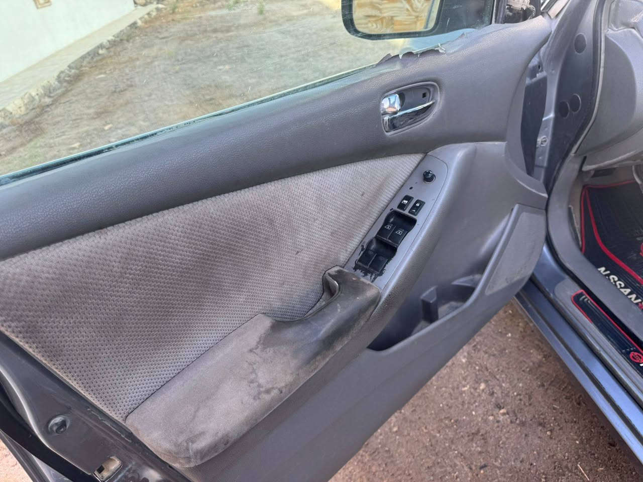 نيسان التيما 2007 
فتحه سلايت روف  كير محرك جيد 
لايتات دعامية شباط  كليته جدديد رقم بغداد 
 سنوية جديد باسمي تحويل مباشر 

سياره قديمه عندي تحتاج ترتيبات بسيطه نقص صدر 
مكاني بغداد سعر ٦٢ وبيها مجال للشراي 
رقم ***********
