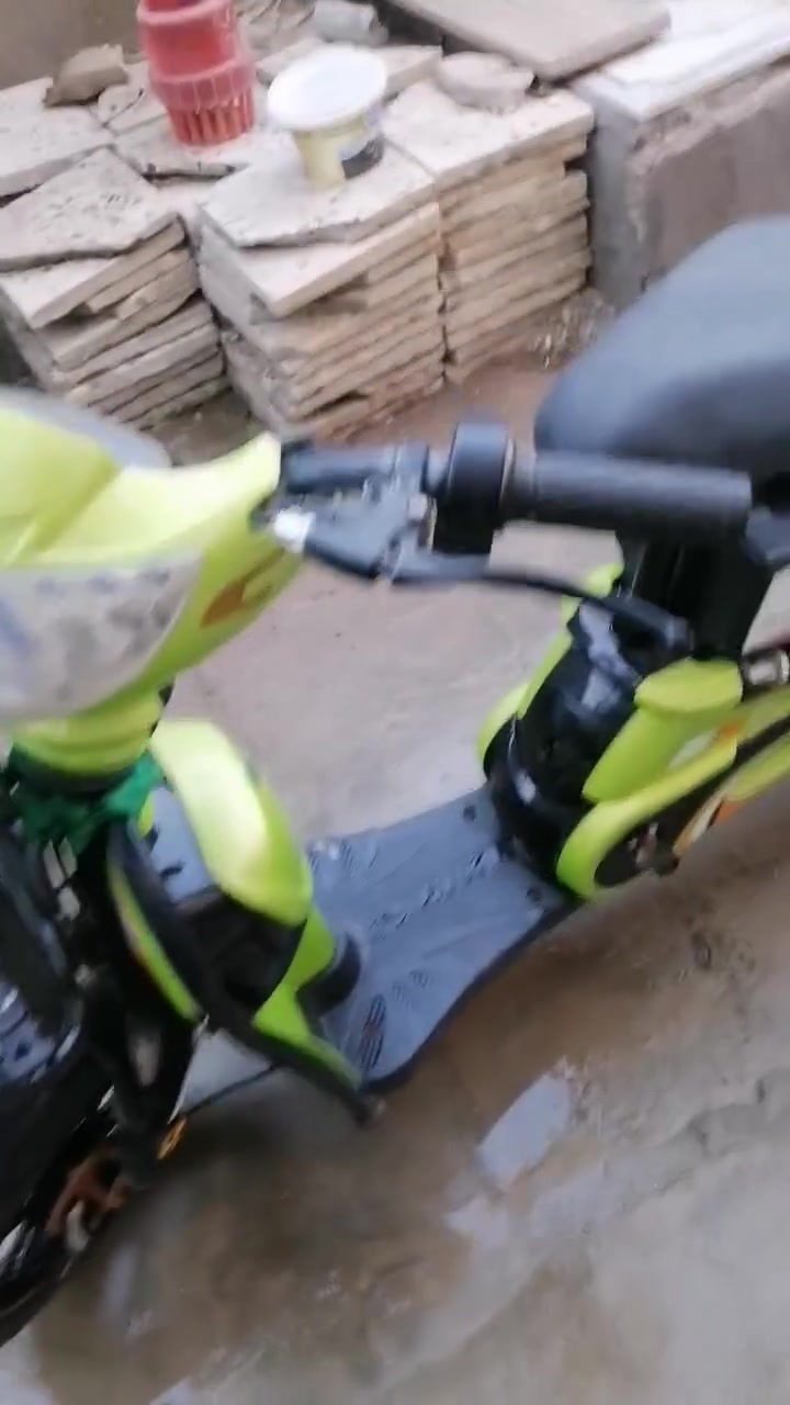 السلام عليكم 
بايسكل شحن حجم ١٤ 
ابيعه عاطل مايشتغل 
سعر ١٠٠ الف وبيه مجال 
ابي الخصيب .جيكور 
***********
