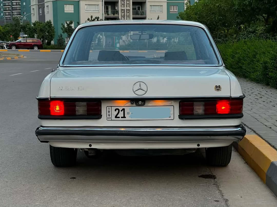 🚨🔥 مارسيدس ١٩٨١… كلاسيك ما تنكسر 🔥🚨
Mercedes-Benz 1981

💥 كلاسيك أصيل – قوة + أناقة زمانية 😈💥
الموديل: ١٩٨١
المحرك: كير بط ٣٠٠٠ 💪
الحالة: نظيفة وجاهزة 🔥

━━━━━━━━━━━━━━━
🔥 الحالة:
بدون زرب أو خياس ✅
تبريد شغل ❄️
سنوية جديدة لنهاية ٢٠٢٩ 📋
خرفة بيلادية 🏠

━━━━━━━━━━━━━━━
🚀 المواصفات:
محرك كير بط ٣٠٠٠ 🔧
تبريد ممتاز ❄️
سنوية سارية ✅
كلاسيك أصيل ما يجي منه 😈

━━━━━━━━━━━━━━━
🔥 سيارة كلاسيك + شكل ما مثله
🔥 جاهزة بدون صرف

━━━━━━━━━━━━━━━
💰 السعر؟

اكتب (مارسيدس) بالكومنت 📩
ويصلك السعر مباشرة على الخاص 🔥

━━━━━━━━━━━━━━━
🚨 عندك سيارة للبيع؟ 🚗
أرسل الصور والتفاصيل، وسنقوم بعرضها على صفحتنا مجاناً 🔥

━━━━━━━━━━━━━━━
📞 ***********

