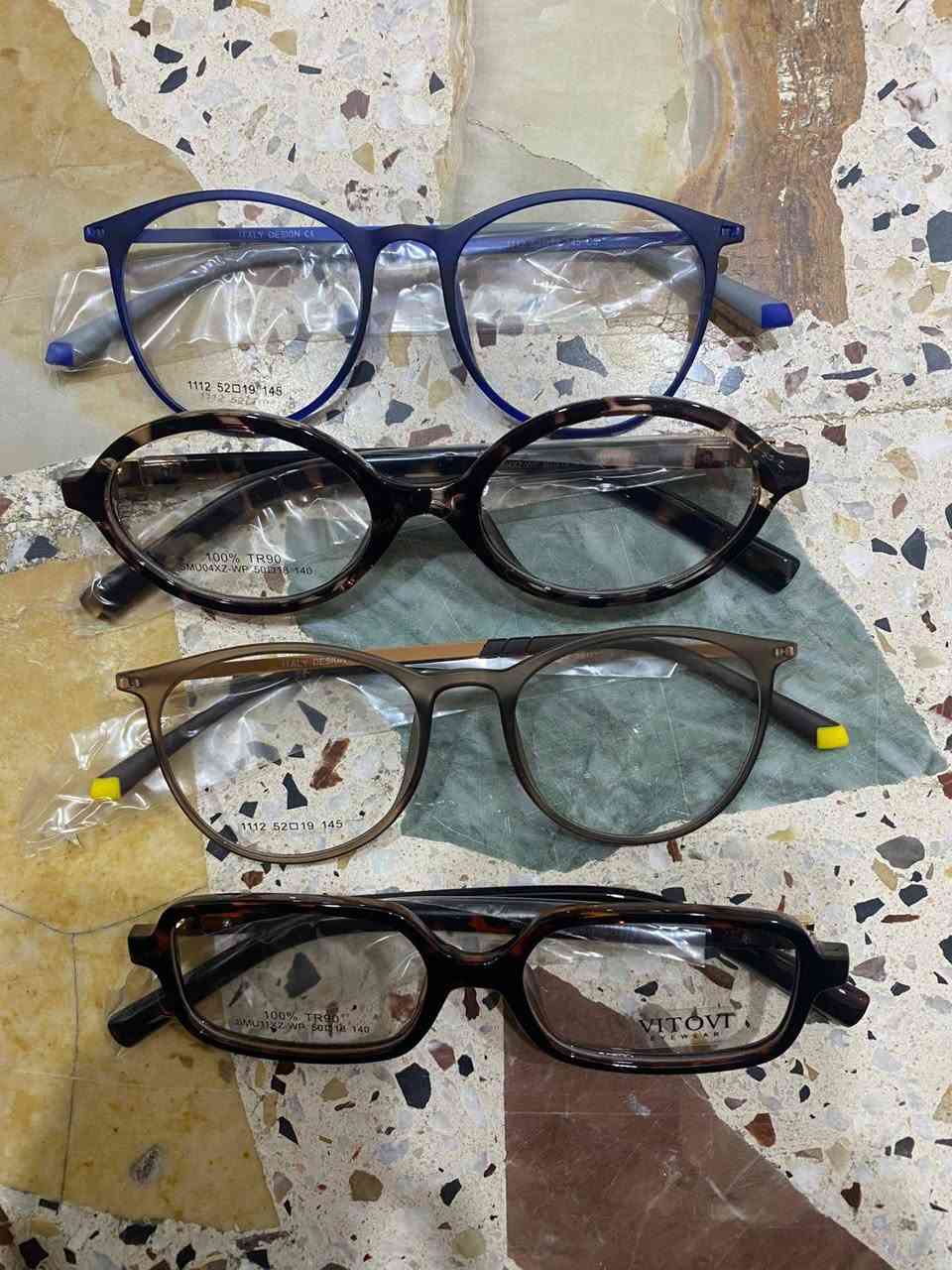 سلام عليكم 
عيوني نضارات طبيه 
مابيهن اي قياس  
جامه فلتر مال موبايل حماية
 للمهتمين راسلو الصفحه 
كميه كلش جبيره ١٠٠٠  الف قطعه بوفوك
مال امزون

واتساب.   ***********
