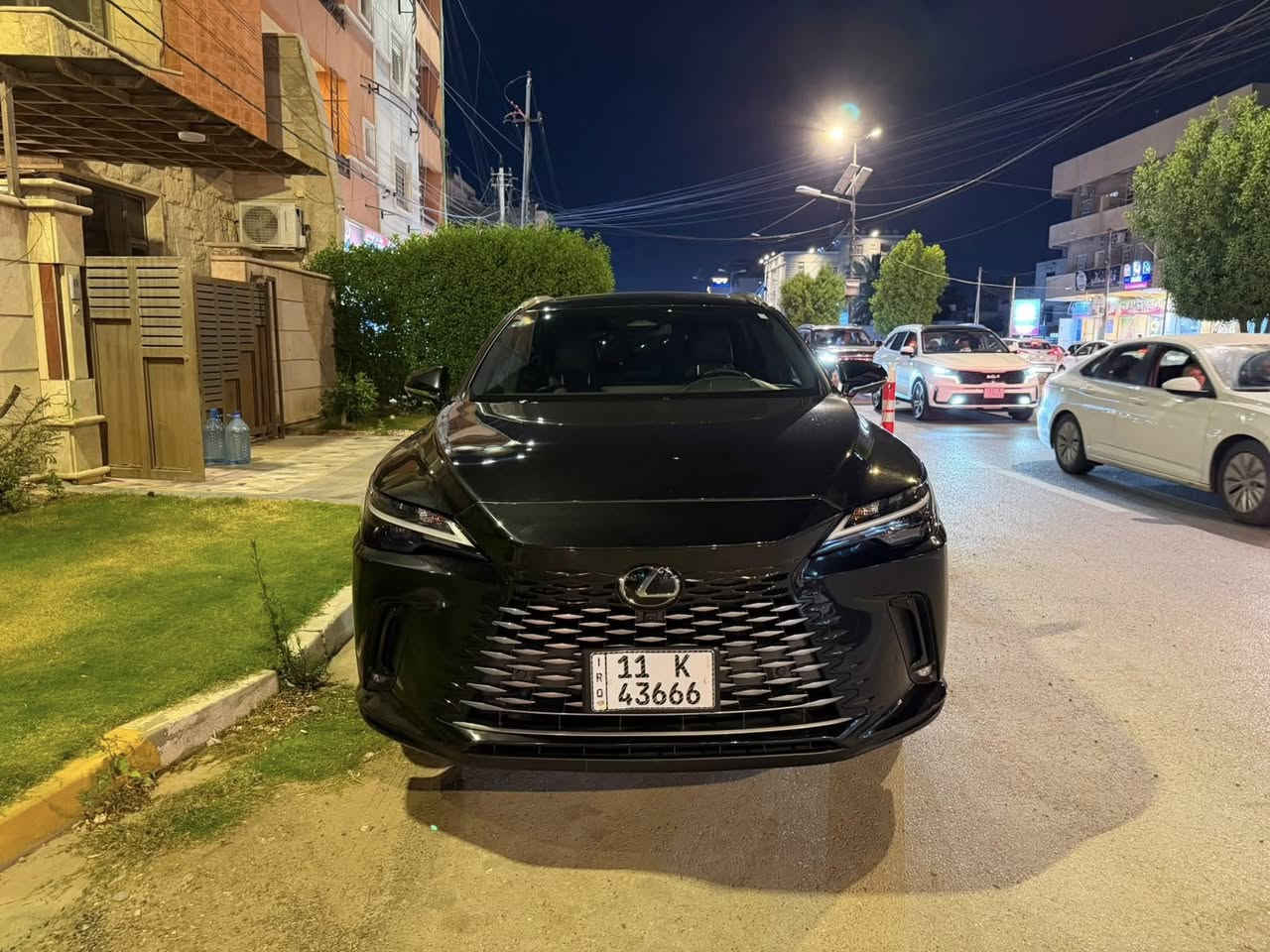 Lexus Rx 350H 2024
* محرك: 2.5 لتر – 4 سلندر + محركات كهربائية
* النظام: Hybrid Lexus System
* القوة الإجمالية: ≈ 246 حصان
* ناقل الحركة: E-CVT
* نظام الدفع: AWD (دفع رباعي إلكتروني)
* نظام Lexus Safety System
* فرامل طوارئ تلقائية
* رادار أمامي
* Lane Assist (المحافظة على المسار)
* نظام الاصطفاف الذاتي
* Blind Spot Monitoring
* كاميرا 360°
* حساسات أمامية وخلفية
* شاشة وسطية: 14 إنش
* Apple CarPlay + Android Auto
* مقاعد جلد
* تبريد + تدفئة
* تشغيل بصمة + تشغيل عن بعد 
* شاحن لاسلكي
* نظام صوتي 
* لون: أسود (BA BLACK)
* إضاءة LED كاملة متغيرة 
* ويل 19 
* مرايا كهربائية + طي أوتوماتيكي
* سقف سلايد
* دخول ذكي لكافة الابواب مع فتح وغلق الباب الخلفي بحساس القدم.
* سقف كنتارة
* ممشى السيارة 11 الف كم 
* حادث السيارة الجاملغ الخلفي الايسر (مصلح ومصبوغ)
* ⁠السعر 43,500$
***********
