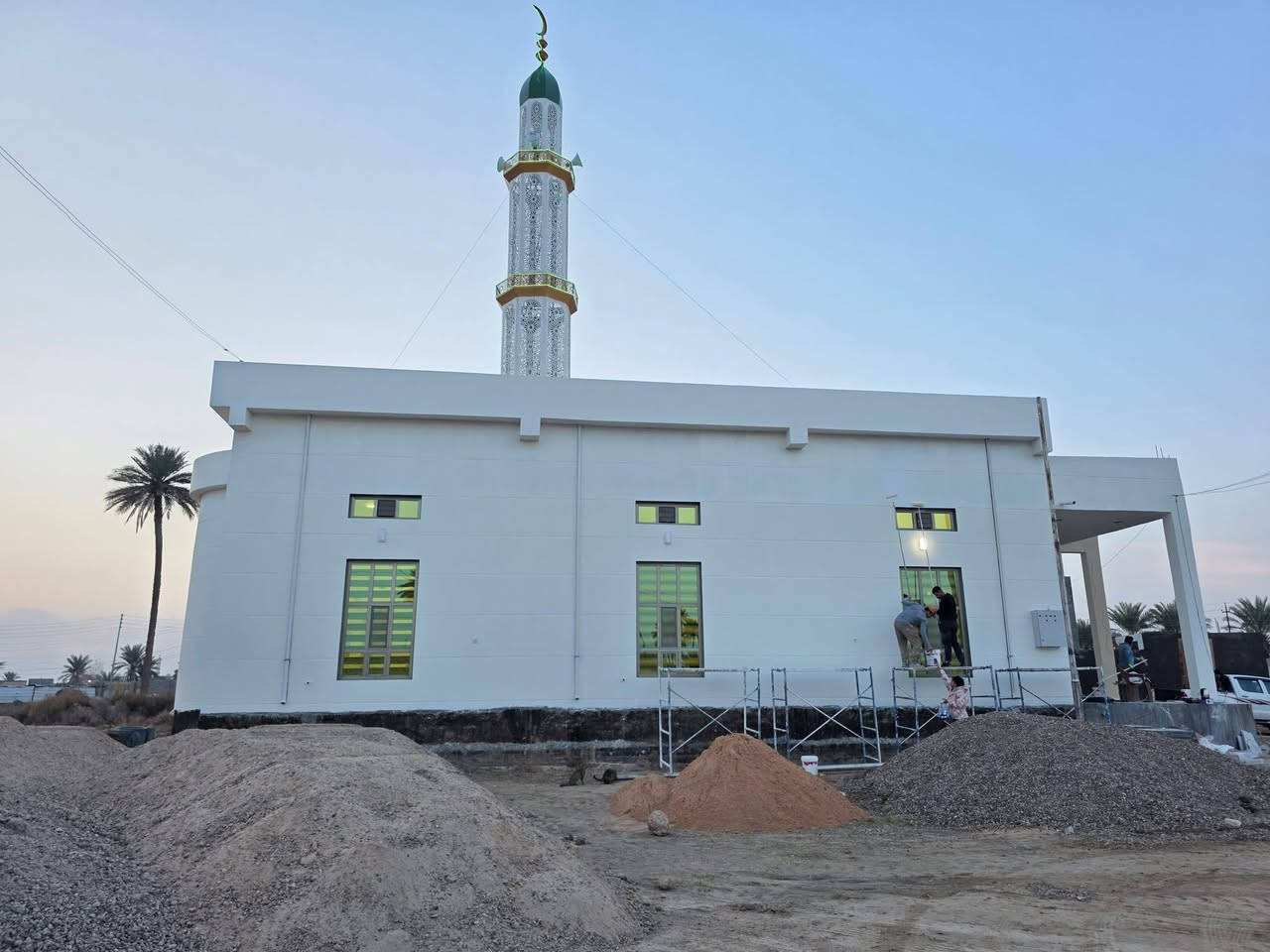 "إِنَّمَا يَعْمُرُ مَسَاجِدَ اللَّهِ مَنْ آمَنَ بِاللَّهِ وَالْيَوْمِ الْآخِرِ" ✨
​بفضل الله وتوفيقه، نزفُّ إليكم بشرى قرب افتتاح مسجد الأوابين خلال الأيام القليلة القادمة.
​كل كلمات الثناء لا توفي المحسنين والمحسنات حقهم؛ فبجهودكم وسخائكم شُيد هذا الصرح. والشكر موصول لفرسان العطاء في #فريق_منبع_الإنسانية_التطوعي على بصمتهم المميزة في هذا العمل المبارك.
​📍 كونوا على الموعد الافتتاح ان شاءالله..
📞 للتواصل مع الفريق: ***********
