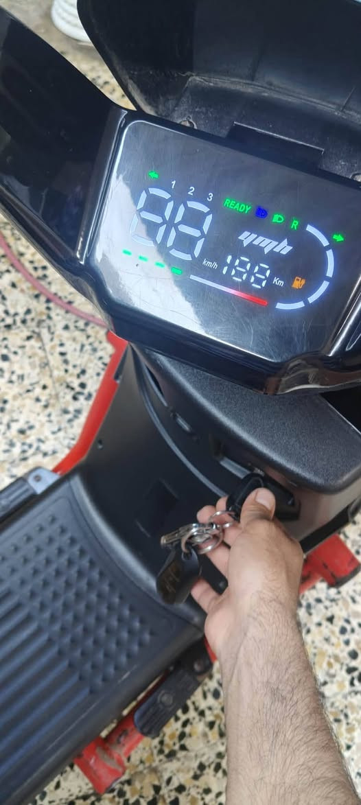 ماطور شحن نضيف حيل للبيع كله شغل بصمه موجوده خمس بطاريات كلشي مابيهم 275 
موصل ايسر
***********
