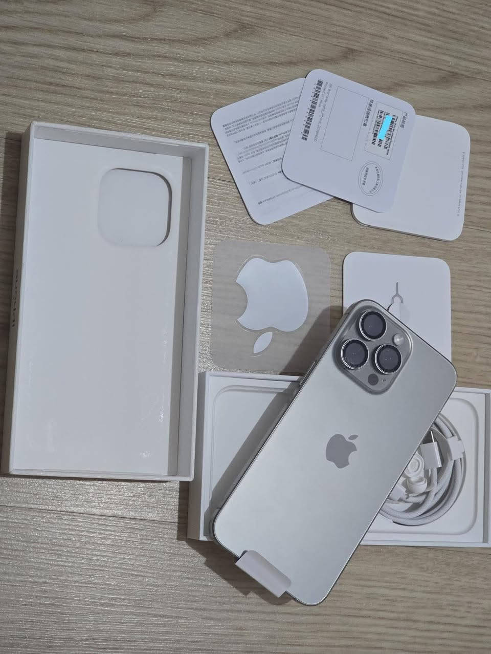 ذاكره واحد.   تيرا. 

ذاكره.  واحد تيرا 

بطاريه.  88

بطاريه. 88

غراضه كامله الجهاز.  الك بيه ضمان مفتوح لان مكفول 

للبيع او. مراوس.  مكاني ناصريه مركز.  

للاتصال او واتساب ***********
